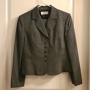 Woman's 2pc Suit.